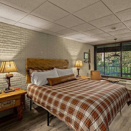 Stonegate Lodge King Bed Wifi 50In Roku Tv Salt Water Pool Room #102 Eureka Springs Exteriör bild
