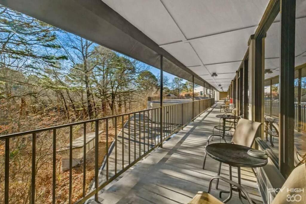 Stonegate Lodge King Bed Wifi 50In Roku Tv Salt Water Pool Room #102 Eureka Springs Exteriör bild