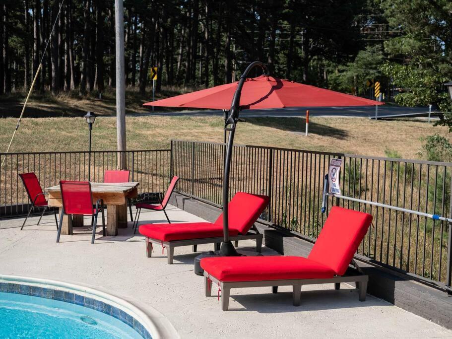 Stonegate Lodge King Bed Wifi 50In Roku Tv Salt Water Pool Room #102 Eureka Springs Exteriör bild