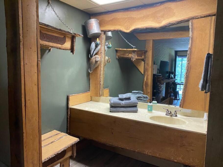 Stonegate Lodge King Bed Wifi 50In Roku Tv Salt Water Pool Room #102 Eureka Springs Exteriör bild
