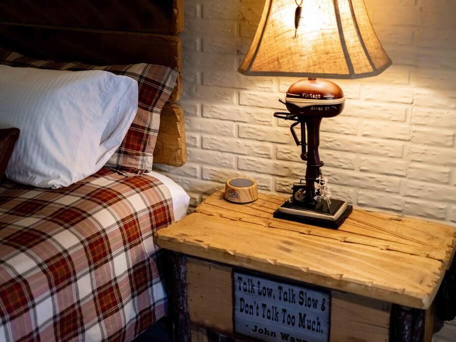 Stonegate Lodge King Bed Wifi 50In Roku Tv Salt Water Pool Room #102 Eureka Springs Exteriör bild