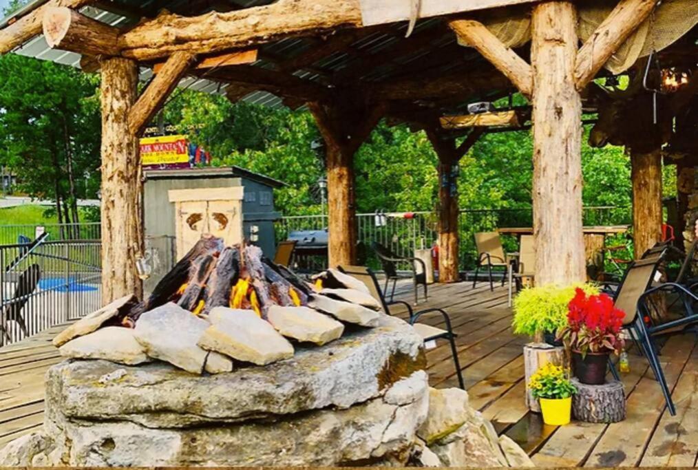 Stonegate Lodge King Bed Wifi 50In Roku Tv Salt Water Pool Room #102 Eureka Springs Exteriör bild