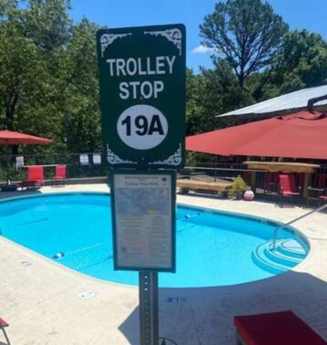 Stonegate Lodge King Bed Wifi 50In Roku Tv Salt Water Pool Room #102 Eureka Springs Exteriör bild
