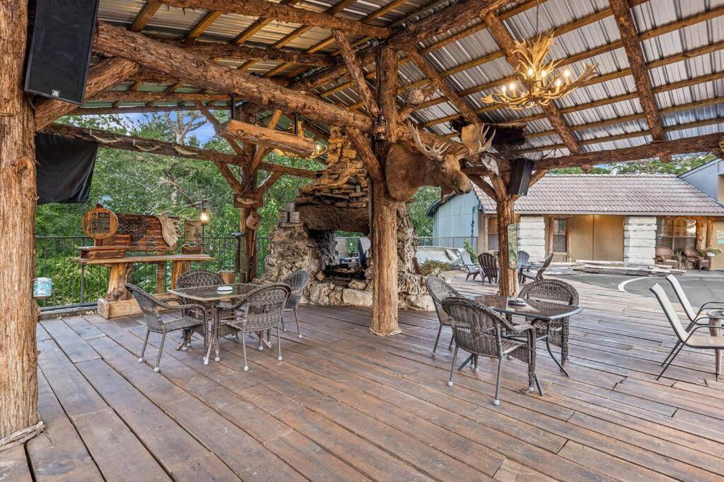 Stonegate Lodge King Bed Wifi 50In Roku Tv Salt Water Pool Room #102 Eureka Springs Exteriör bild